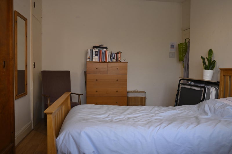 Room Quemerford Road in Greater London