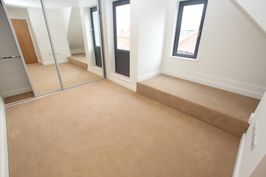 Flat Chertsey Road in Woking