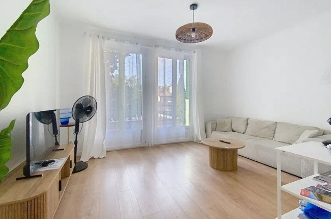Flat Avenue des Lierres in Avignon