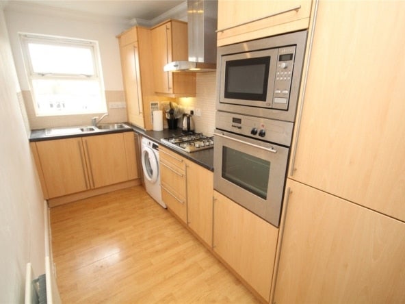 Flat Godwin Court in Swindon