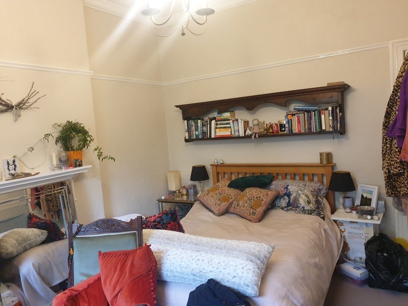 Room Thornsett Road in Sheffield