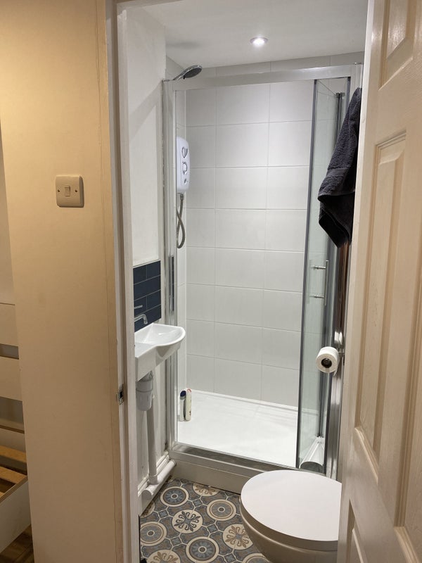Room Ellen Street in Greater London