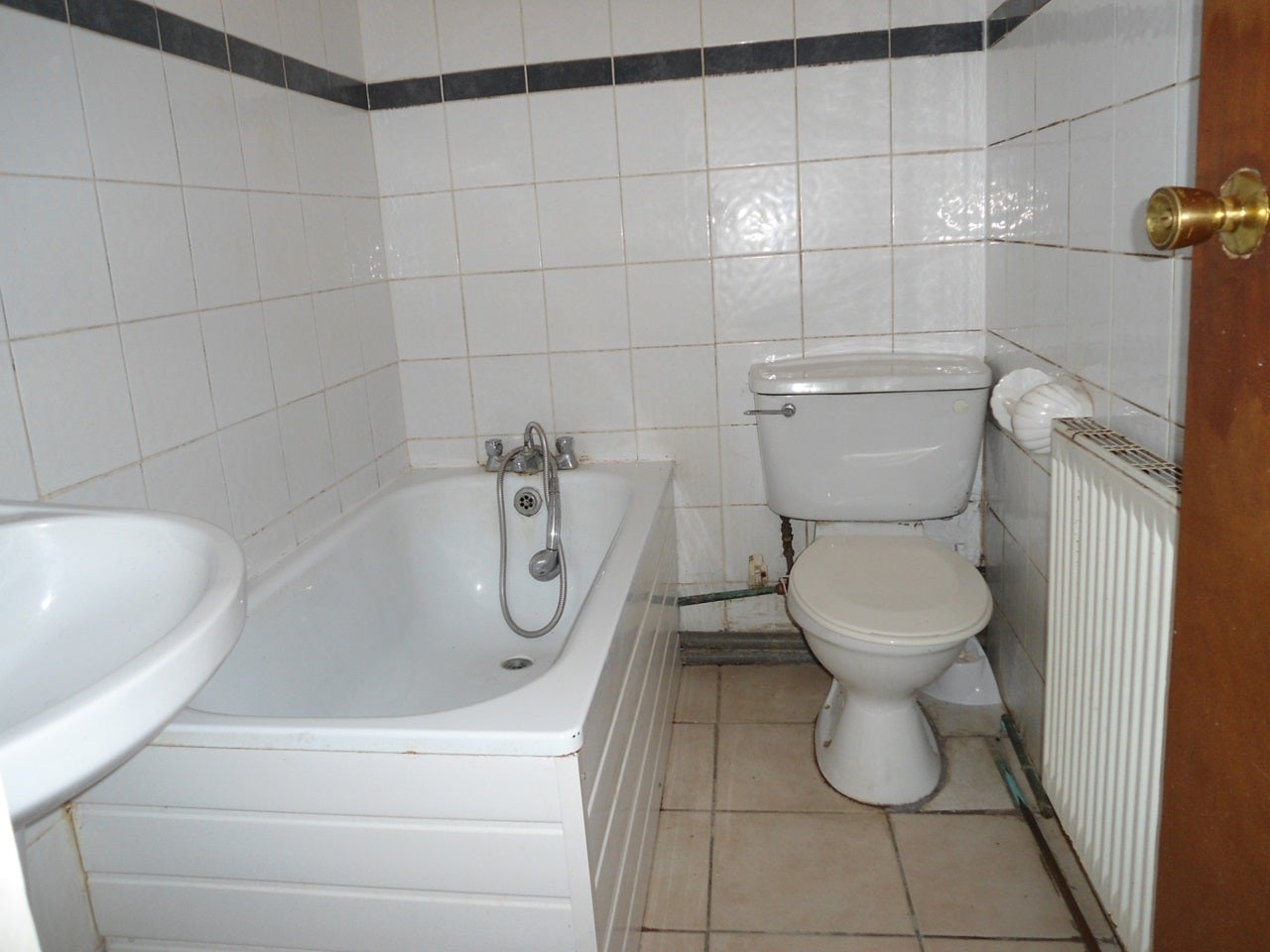 Flat Denbigh Road in Greater London