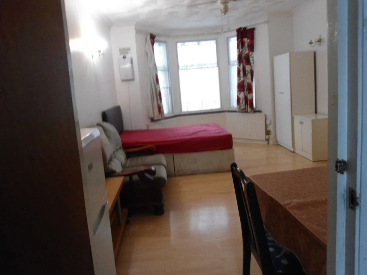 Flat Denbigh Road in Greater London