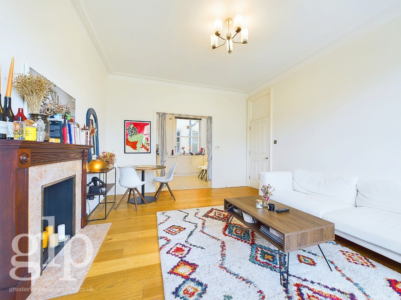 Flat Ridgmount Gardens in London