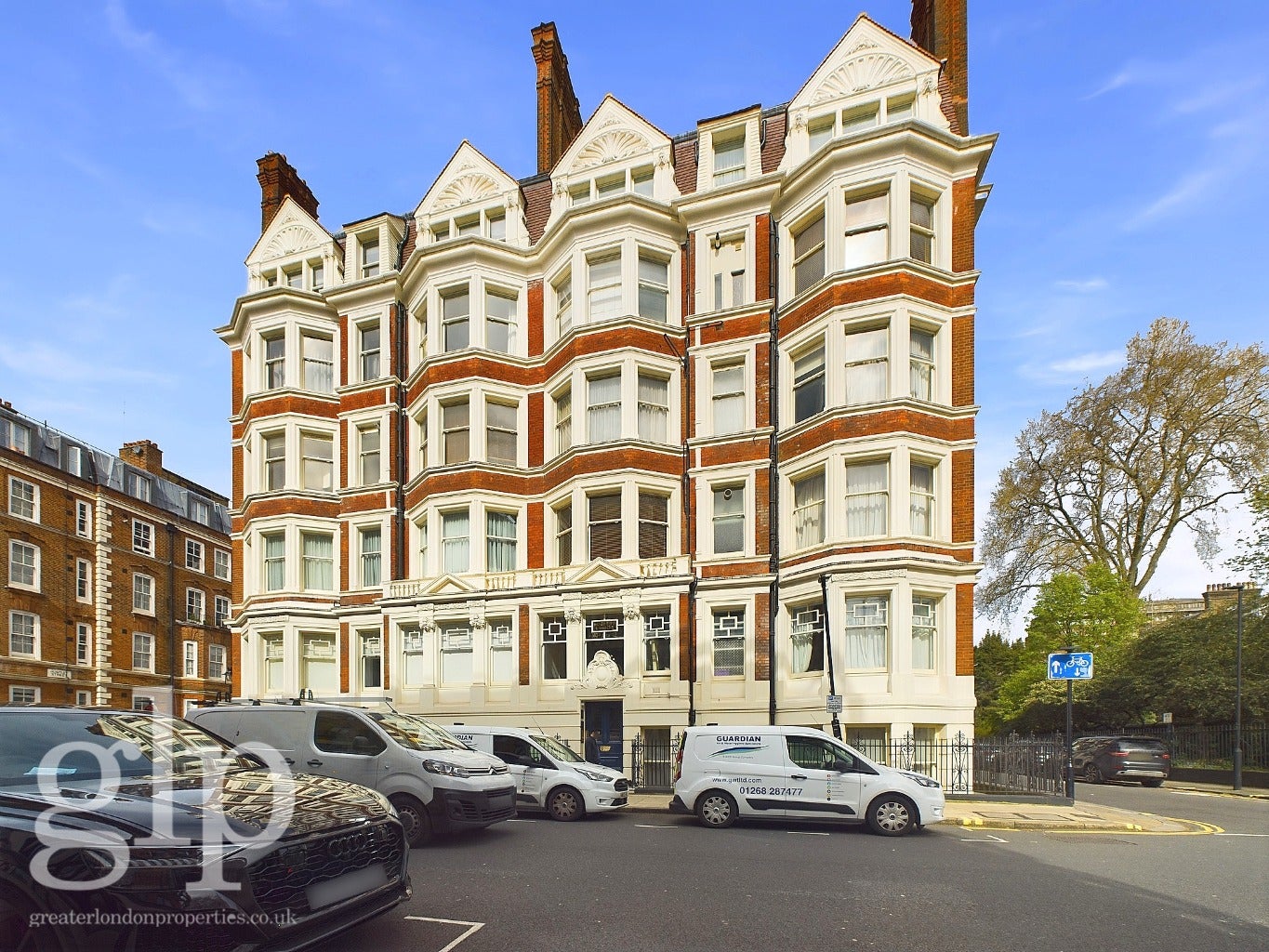 Flat Ridgmount Gardens in London