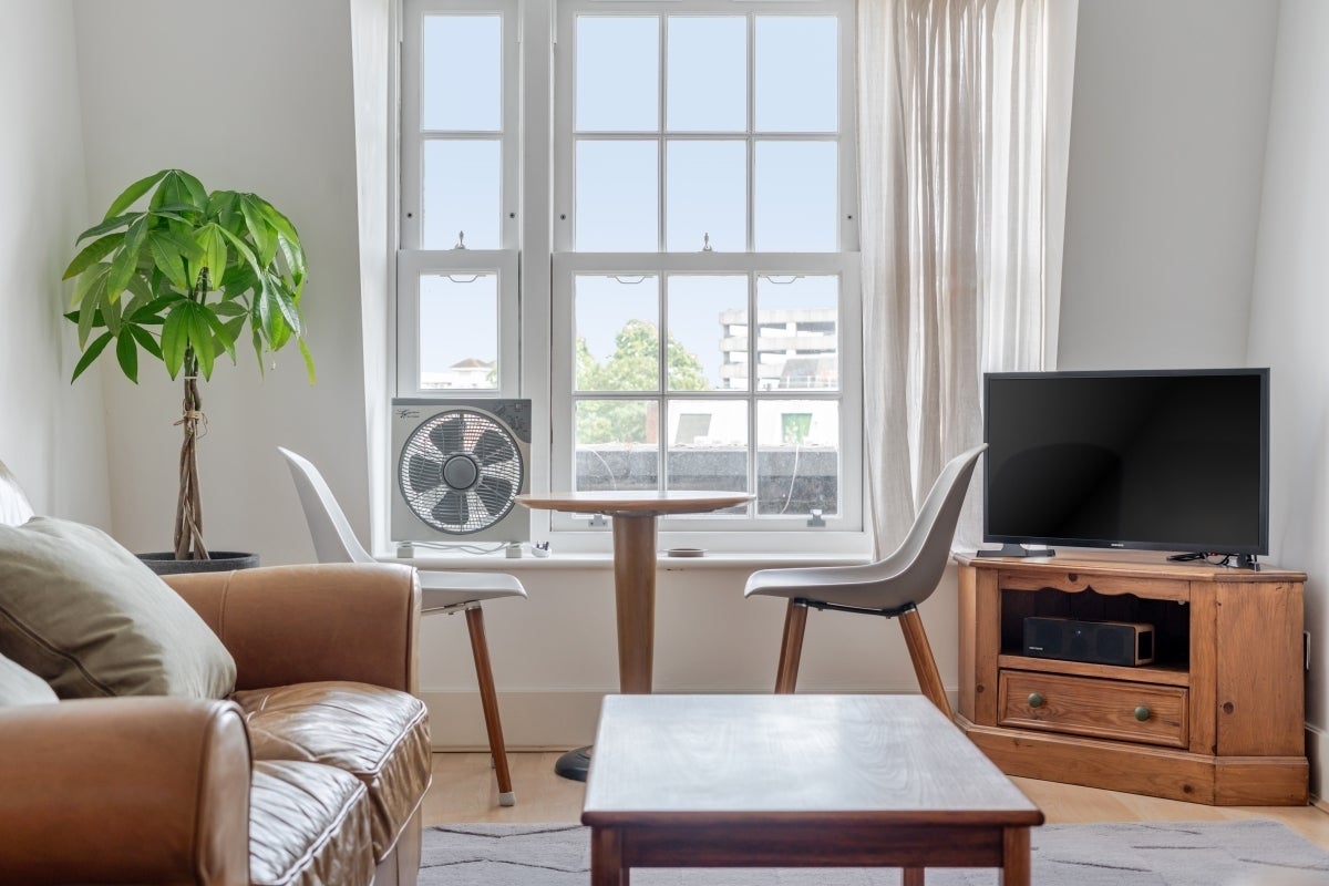Flat Market Place in Greater London