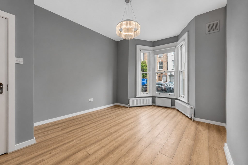 Flat Iverson Road in Greater London