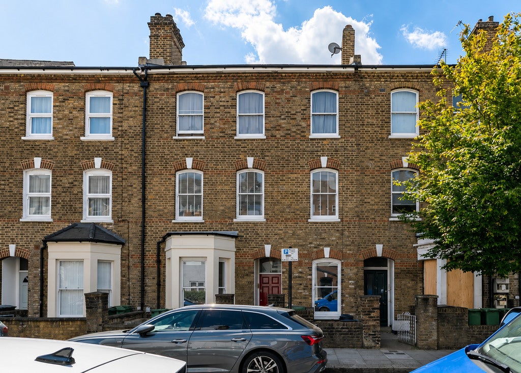 Flat Iverson Road in Greater London