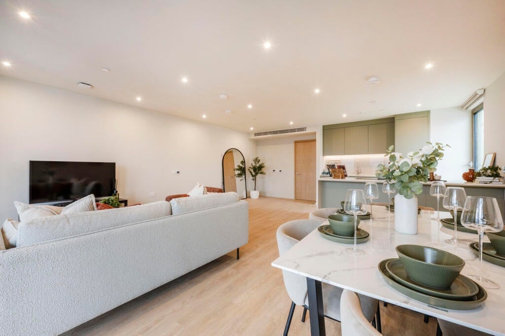 Flat Selsdon Way in Greater London