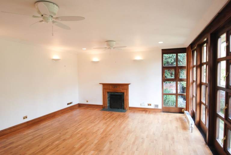 House Rosecroft Avenue in Greater London