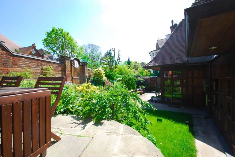 House Rosecroft Avenue in Greater London