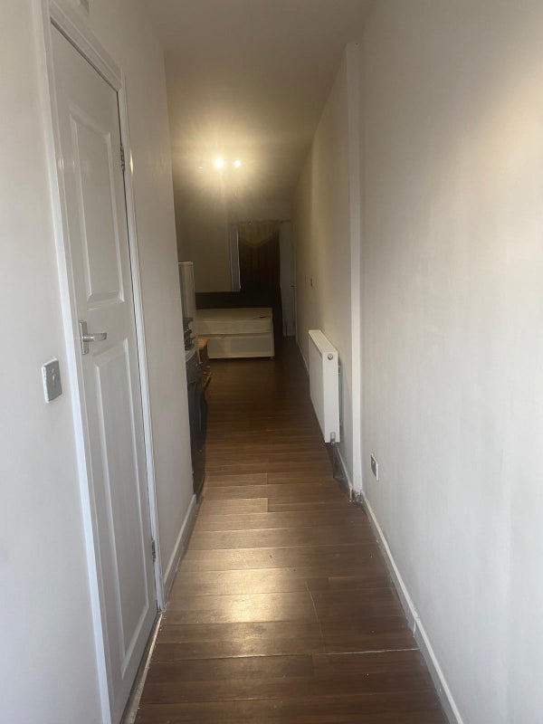 Room Parlaunt Road in Slough