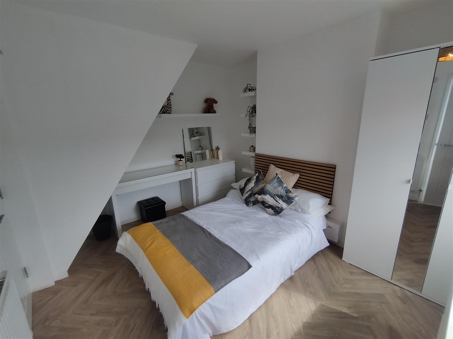 Room Priestsic Road in Ashfield