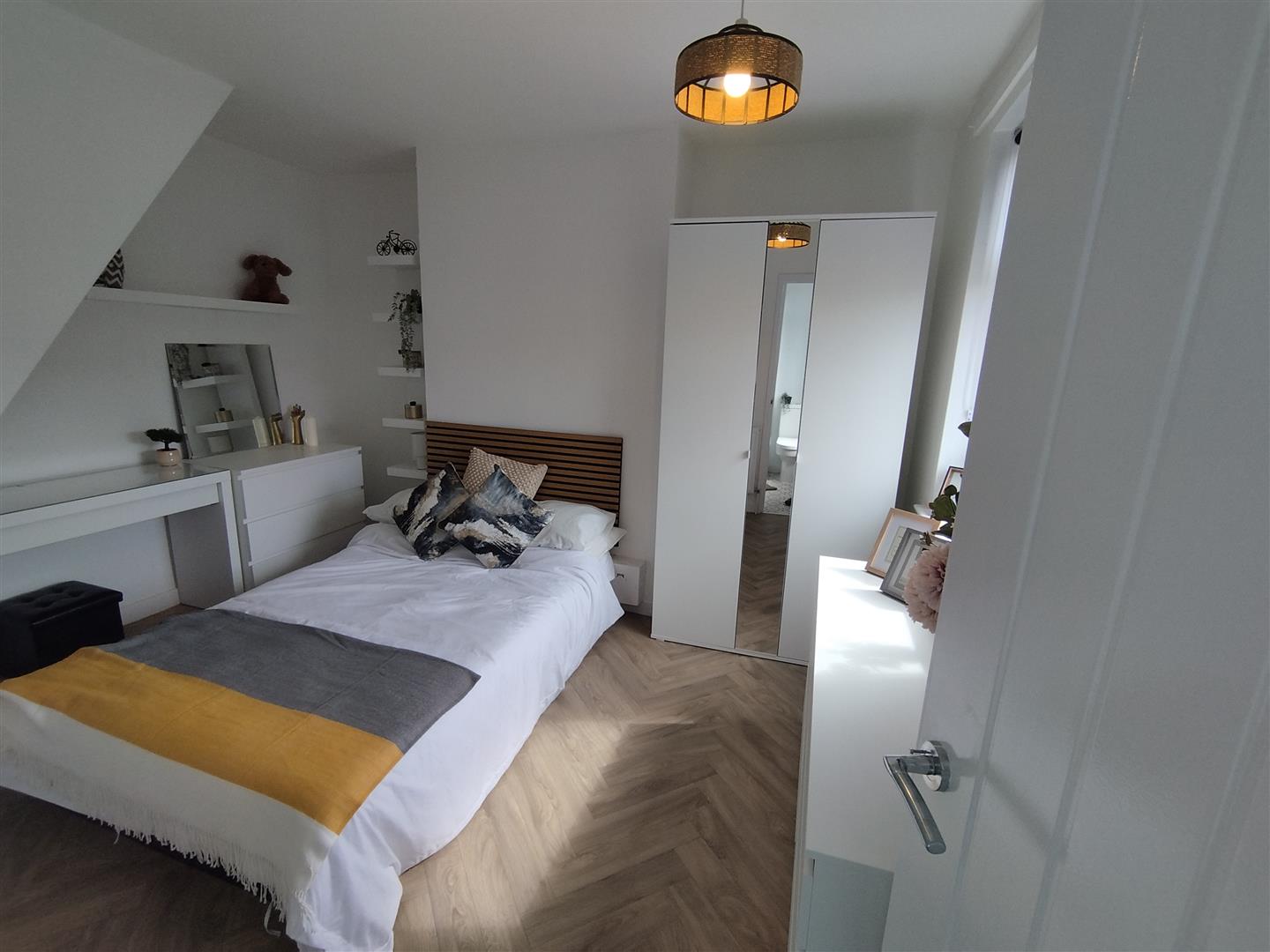 Room Priestsic Road in Ashfield