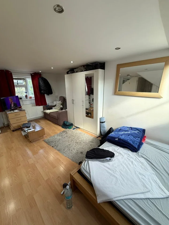 Room Park Avenue in Greater London
