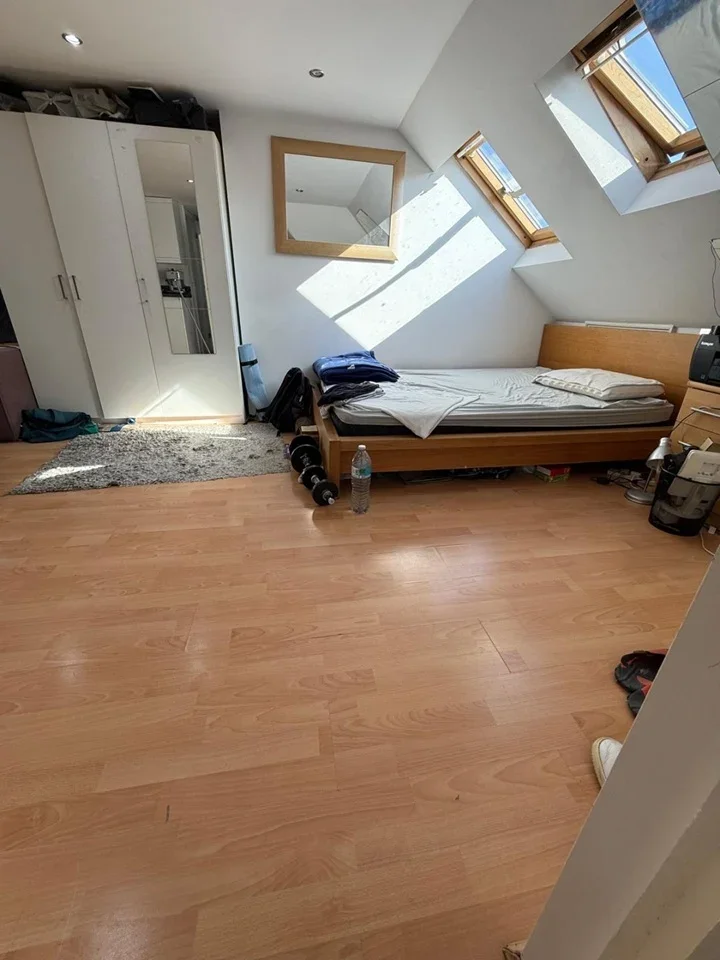 Room Park Avenue in Greater London