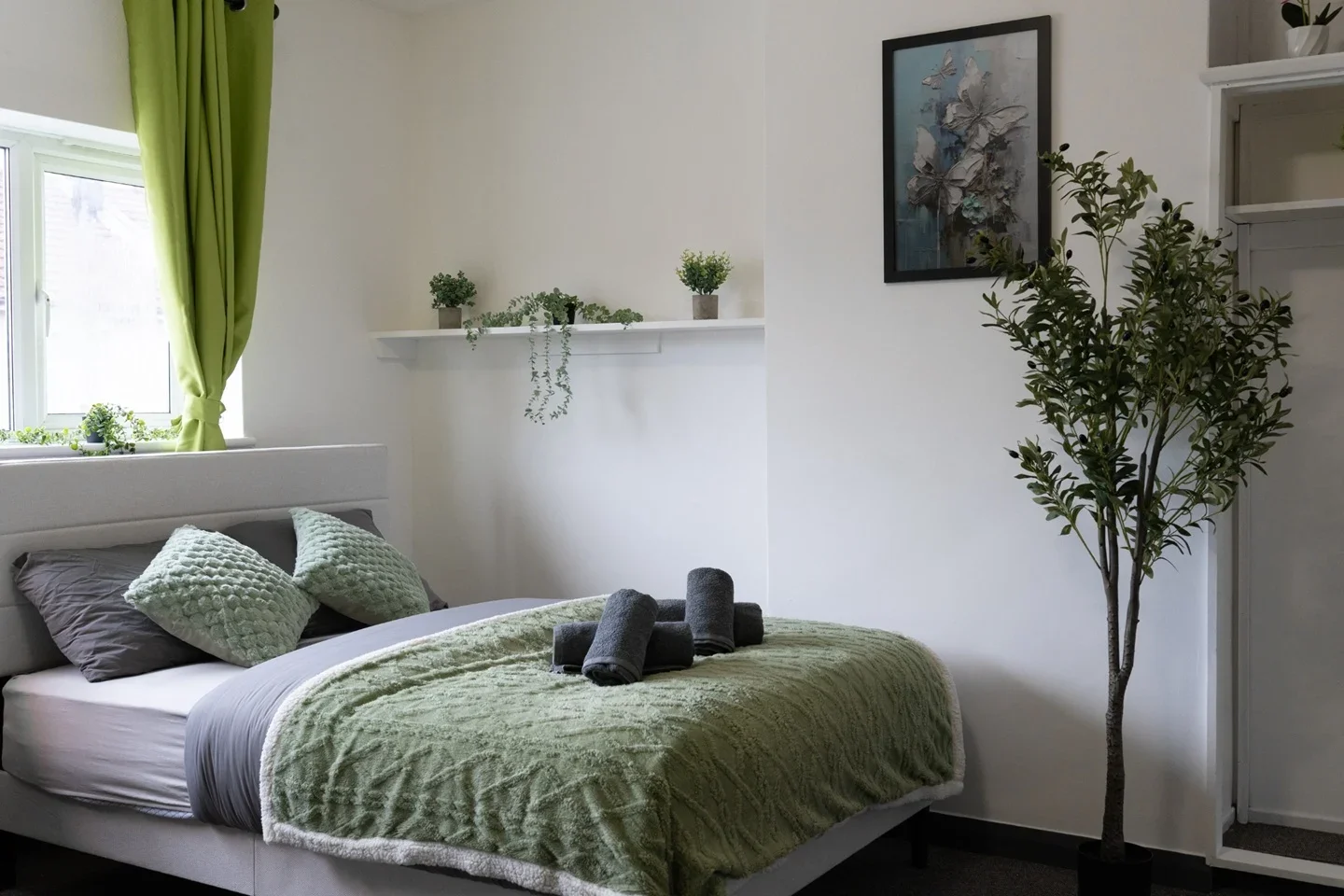 Room Bath Road in Portsmouth