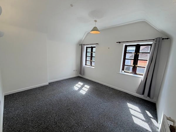 Flat Knyveton Road in Bournemouth