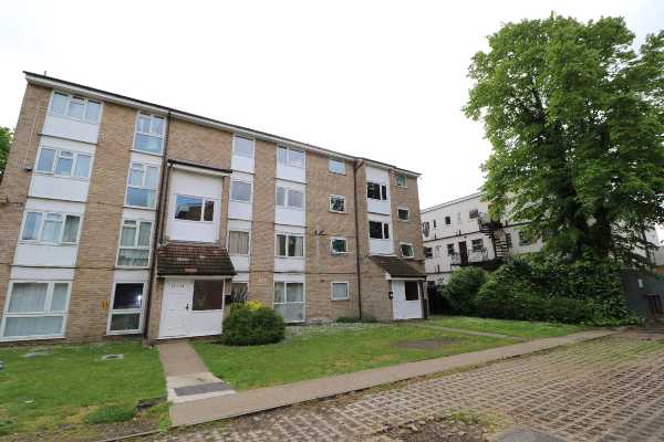 Flat Radlett Close in Greater London