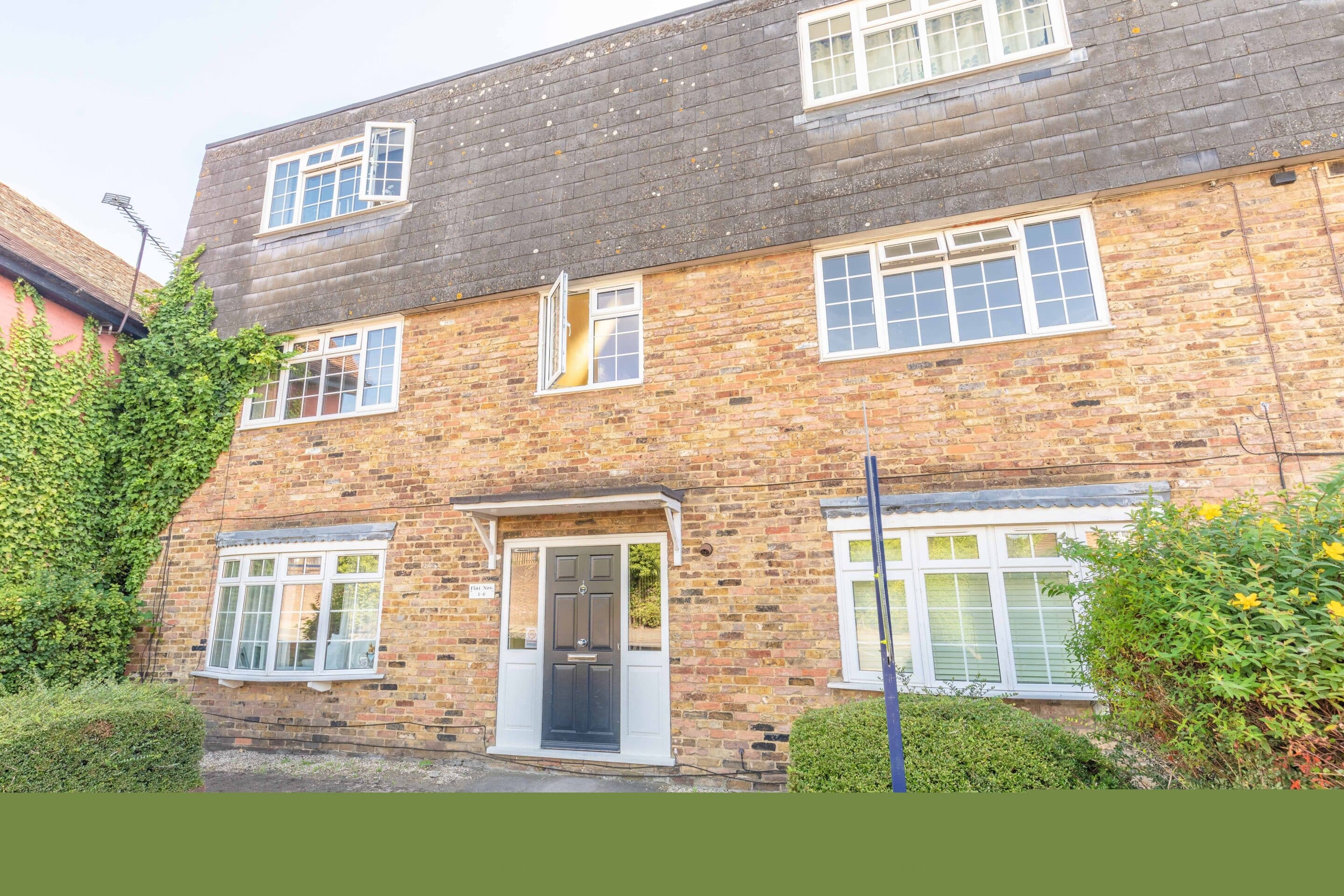 Flat St Leonard's Road in Windsor