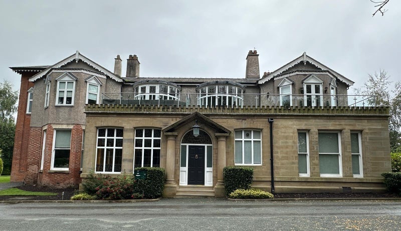 Room Bronington Close in Manchester