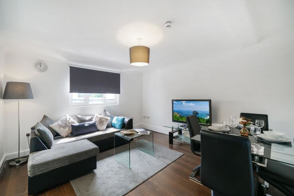 Flat West Cromwell Road in Greater London