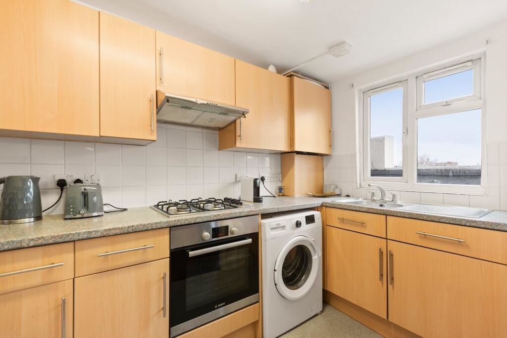 Flat West Cromwell Road in Greater London