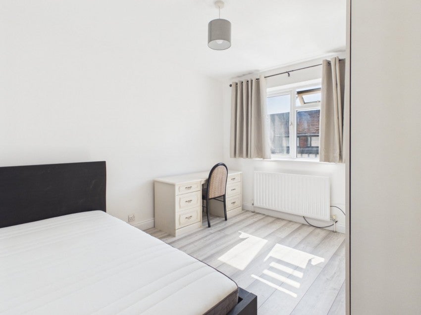 Flat Marsham Way in Gerrards Cross