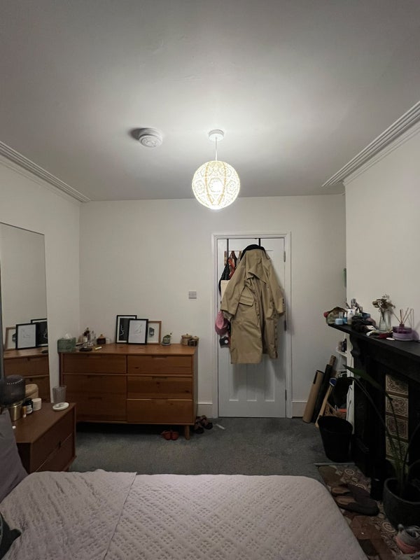 Room Leander Road in Greater London
