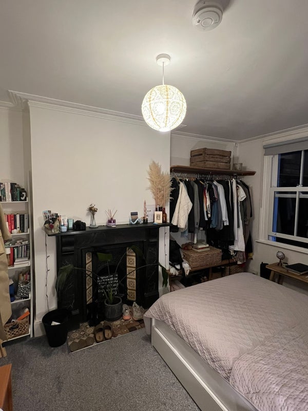 Room Leander Road in Greater London