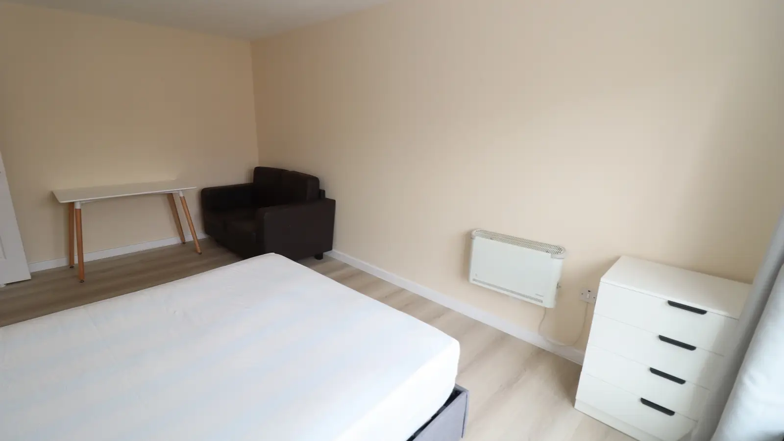 Flat Westferry Road in Greater London