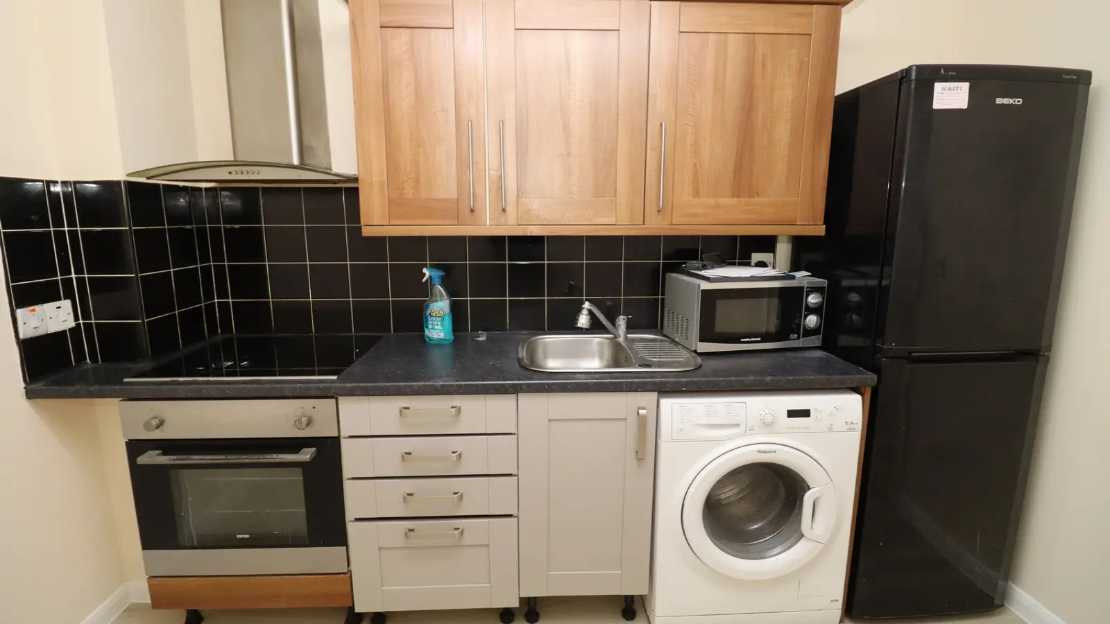 Flat Westferry Road in Greater London