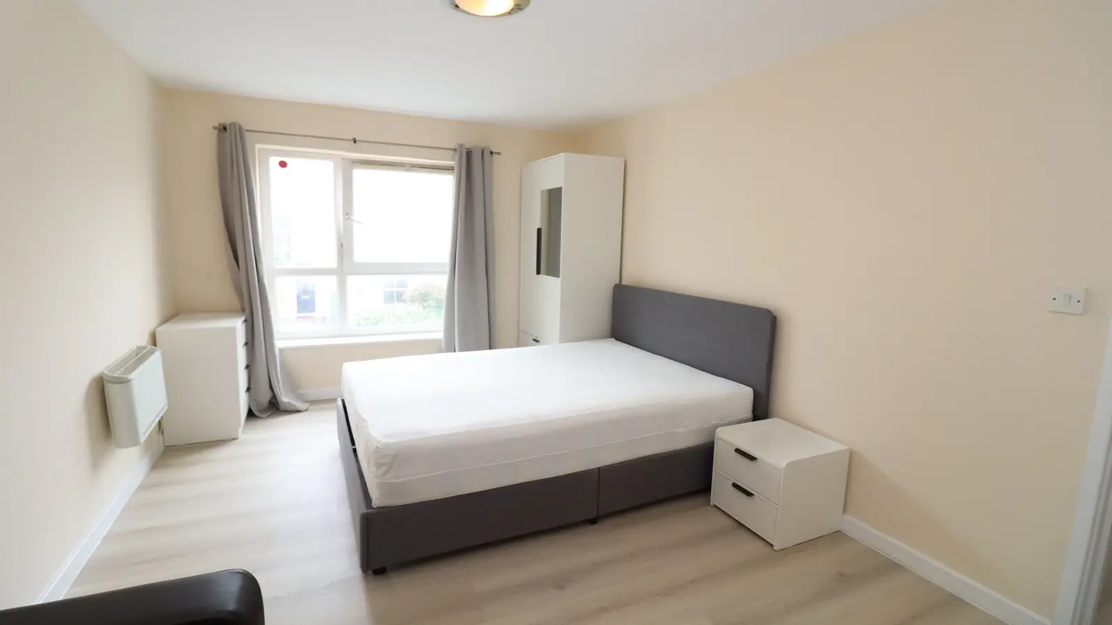 Flat Westferry Road in Greater London