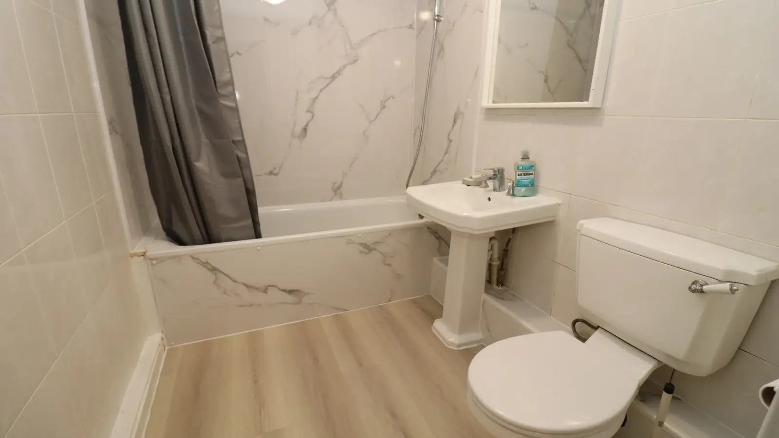 Flat Westferry Road in Greater London