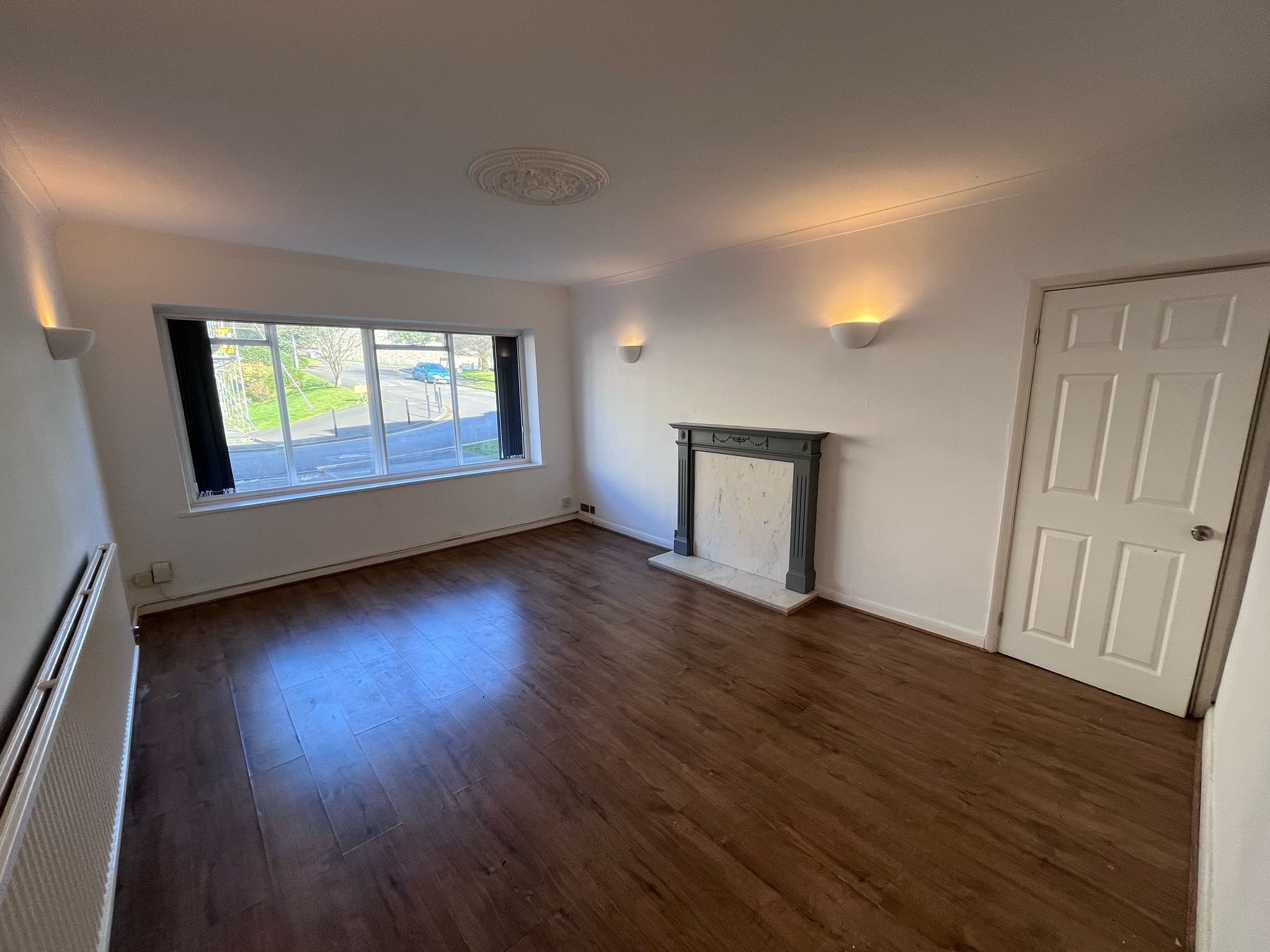 Flat Long Oaks Court in Swansea