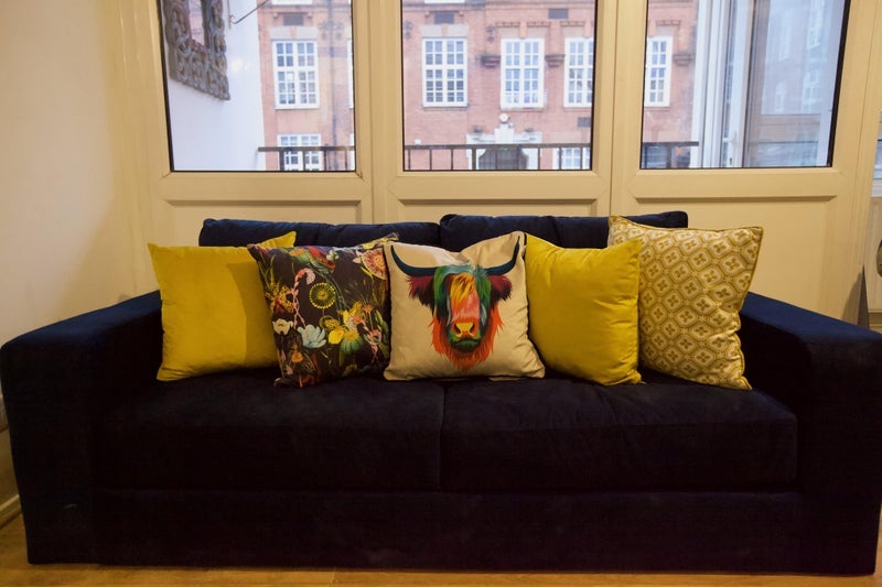 Room Crowndale Road in Greater London