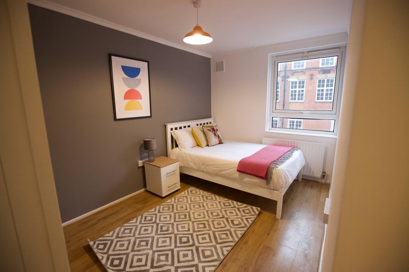 Flat Crowndale Road in Greater London