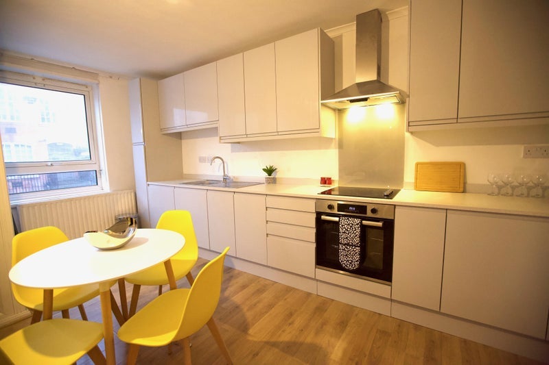 Flat Crowndale Road in Greater London