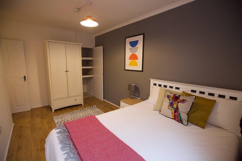 Flat Crowndale Road in Greater London