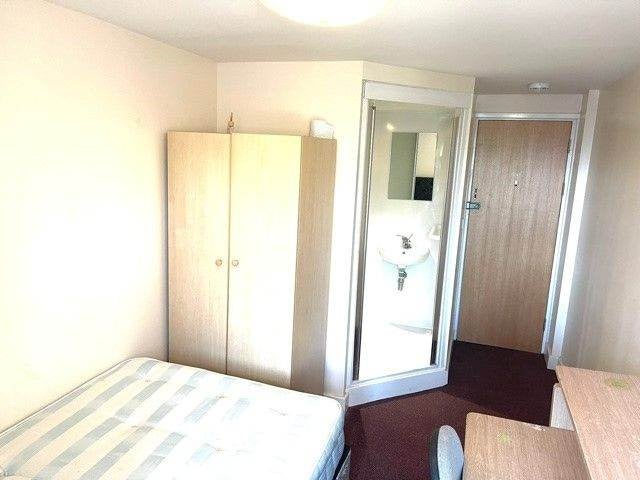 Room Claremont in Bradford