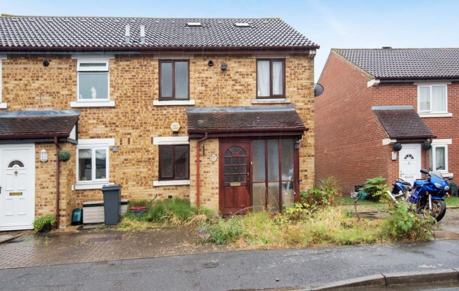 House Charleston Close in Greater London