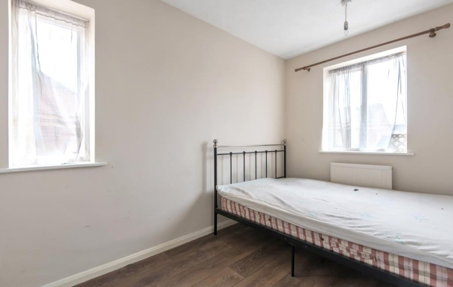 House Charleston Close in Greater London
