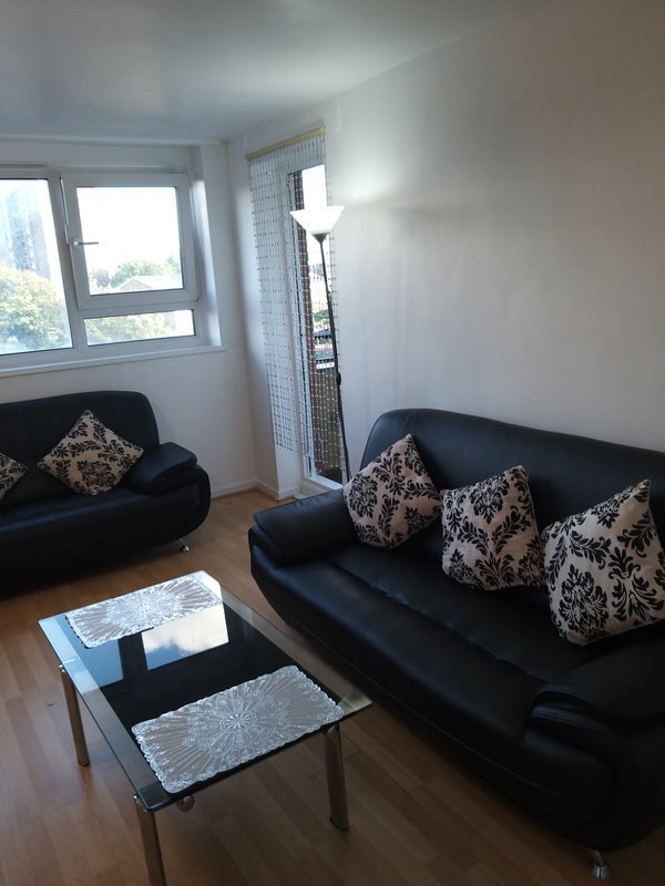 Room Park Road in Greater London