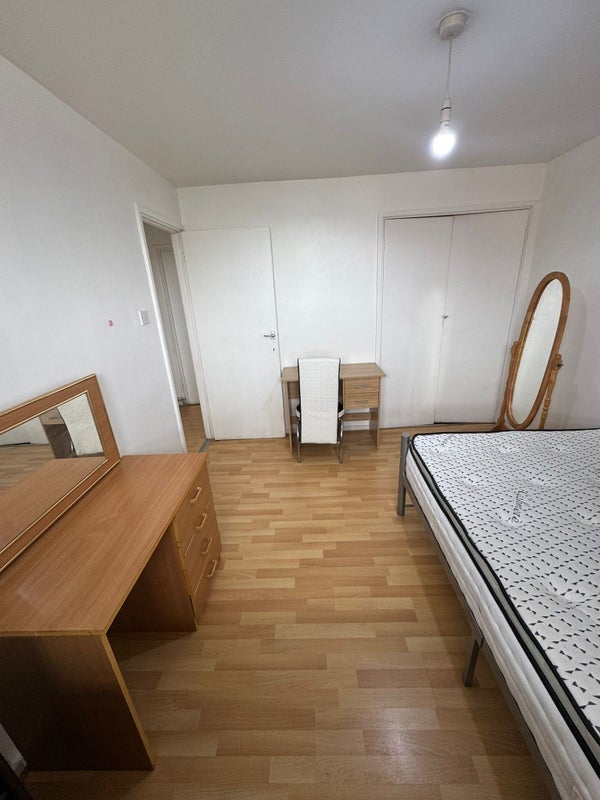 Room Park Road in Greater London