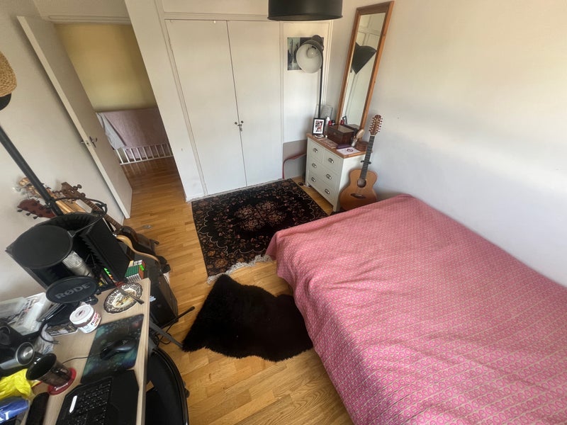 Room Carnoustie Drive in Greater London