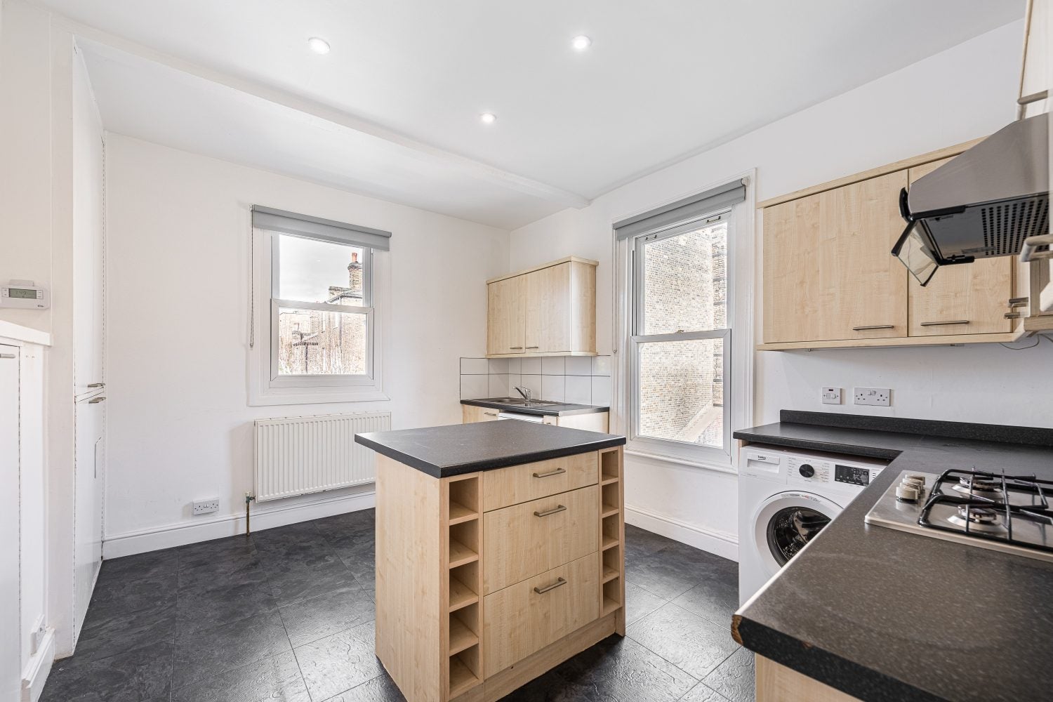 Flat Anhalt Road in Greater London
