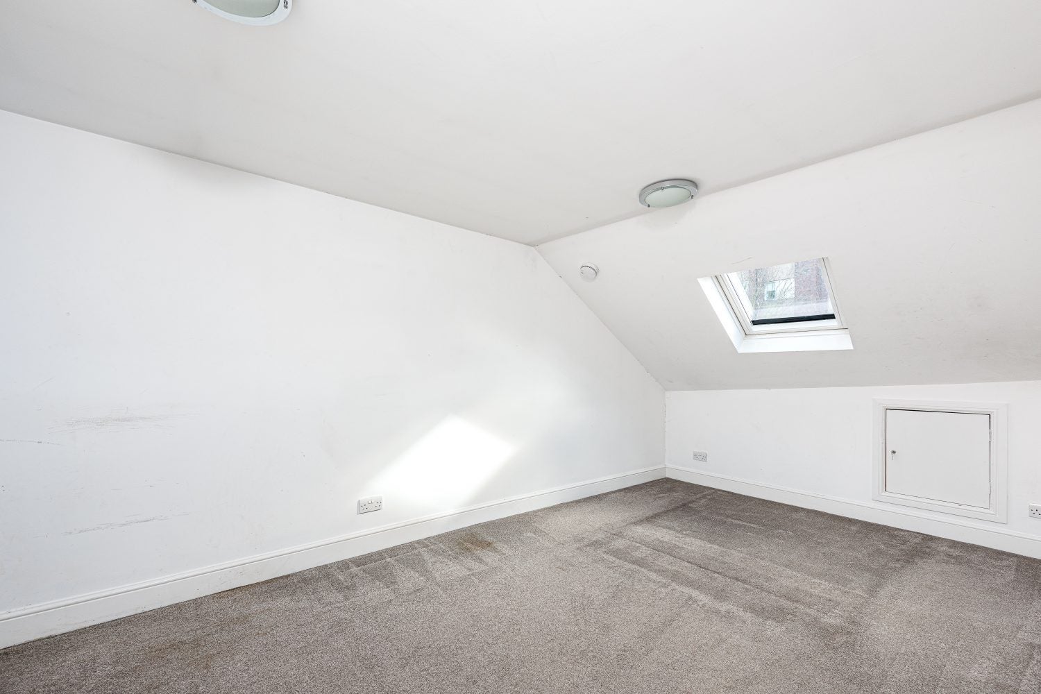 Flat Anhalt Road in Greater London