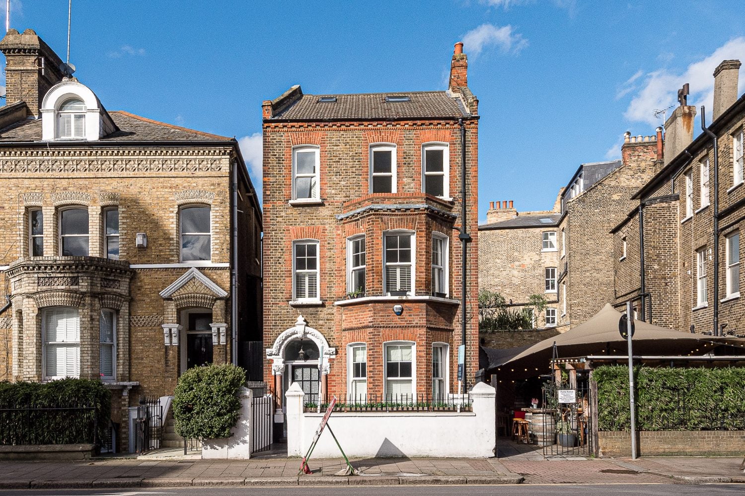 Flat Anhalt Road in Greater London