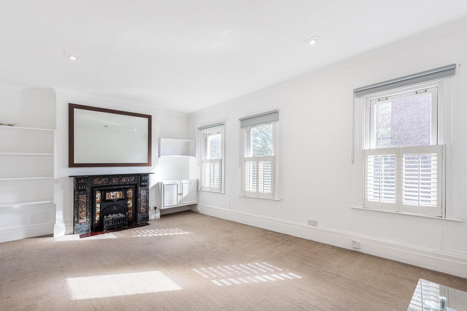 Flat Anhalt Road in Greater London